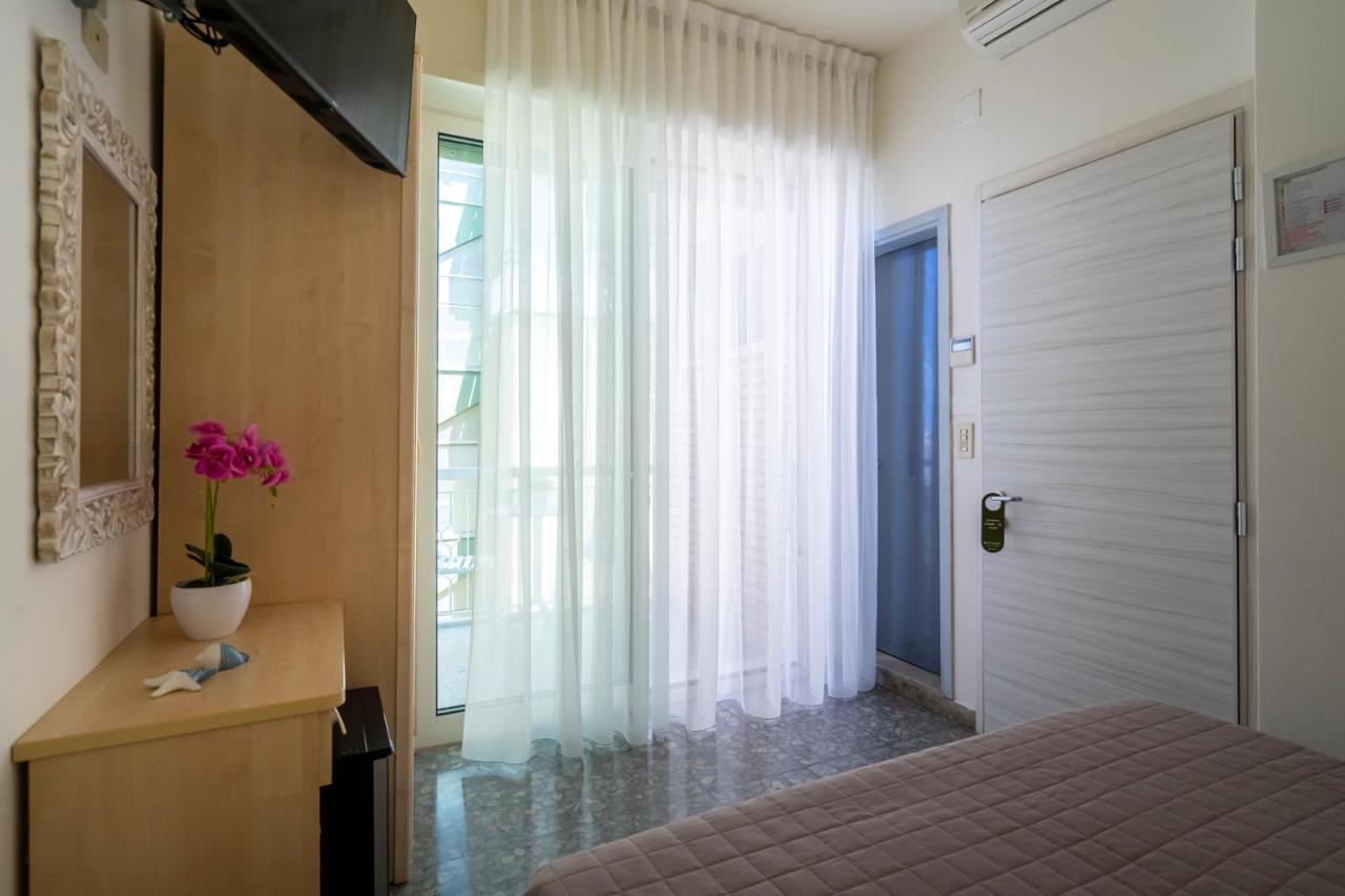Hotel Constellation Римини Экстерьер фото