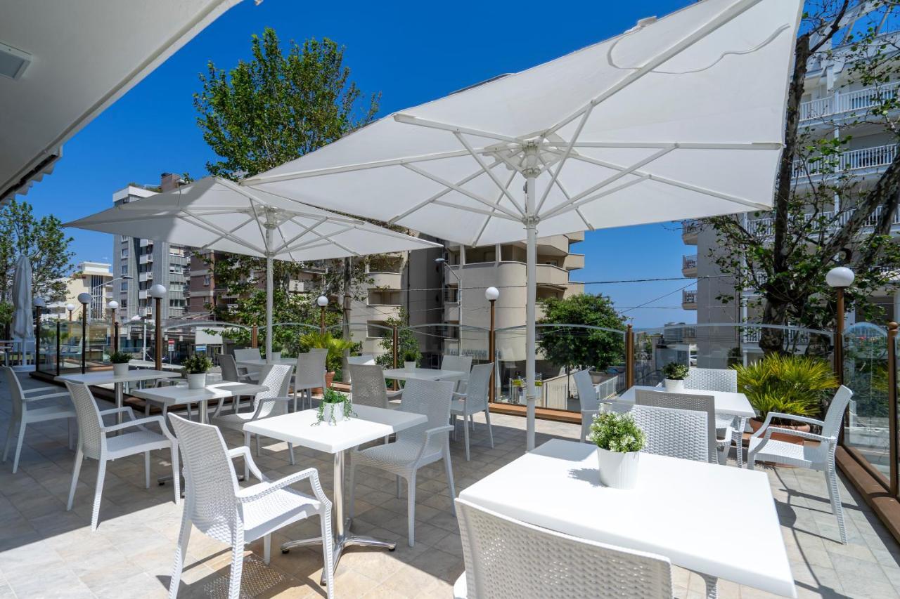 Hotel Constellation Римини Экстерьер фото