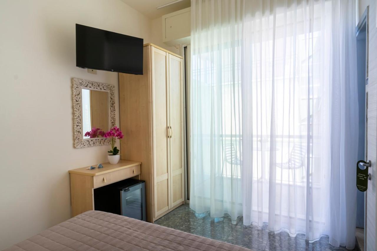 Hotel Constellation Римини Экстерьер фото