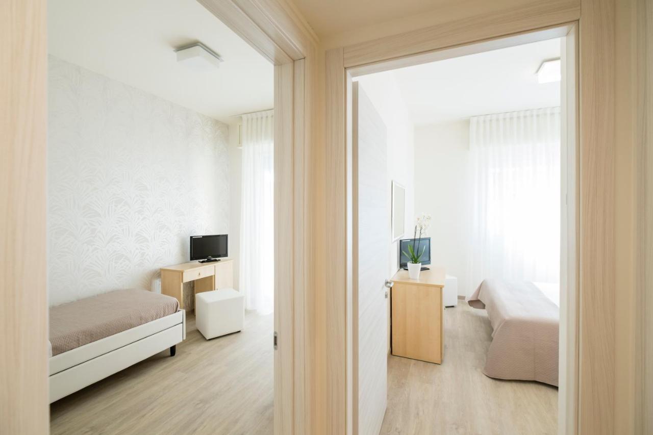 Hotel Constellation Римини Экстерьер фото