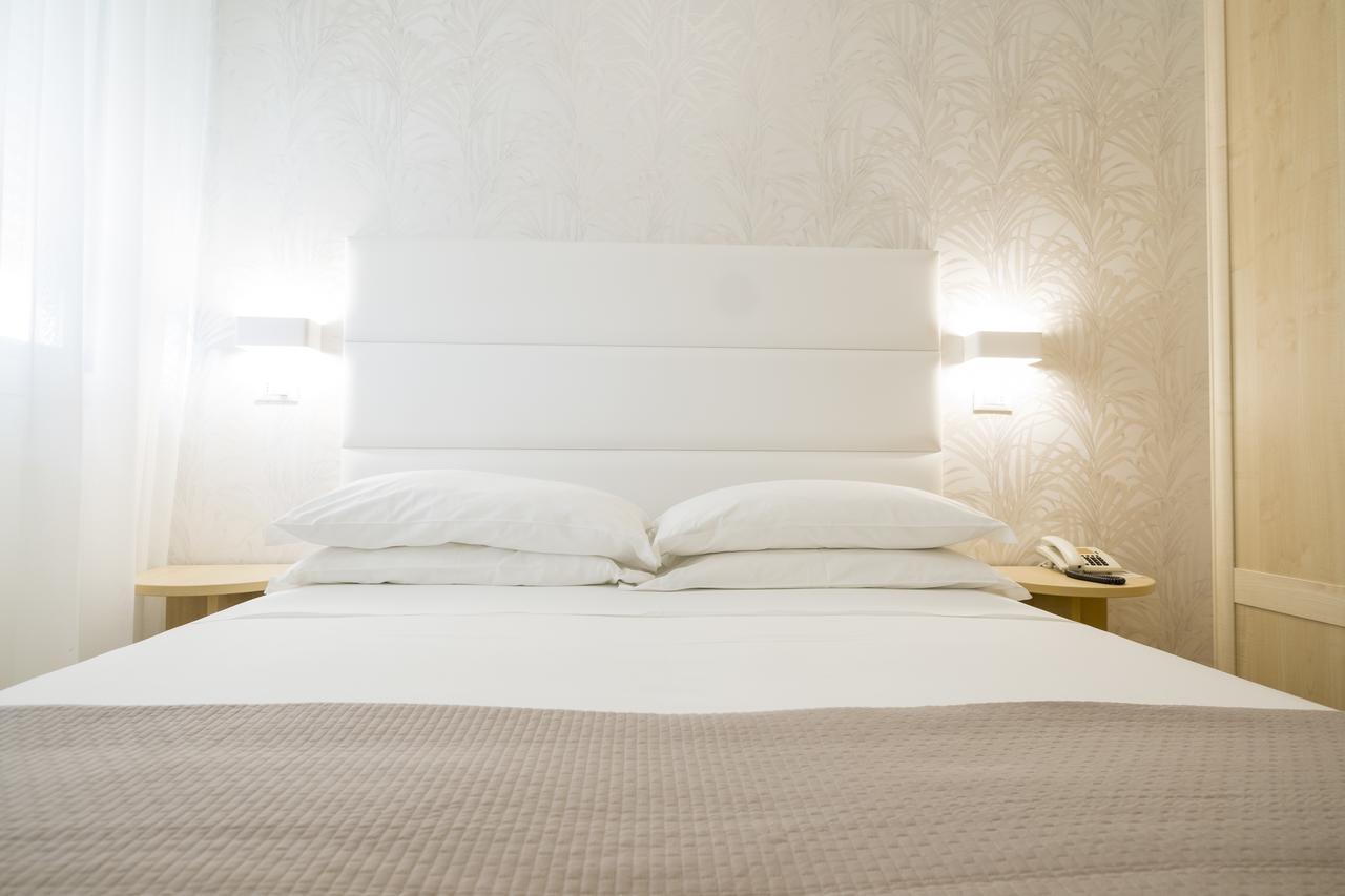 Hotel Constellation Римини Экстерьер фото