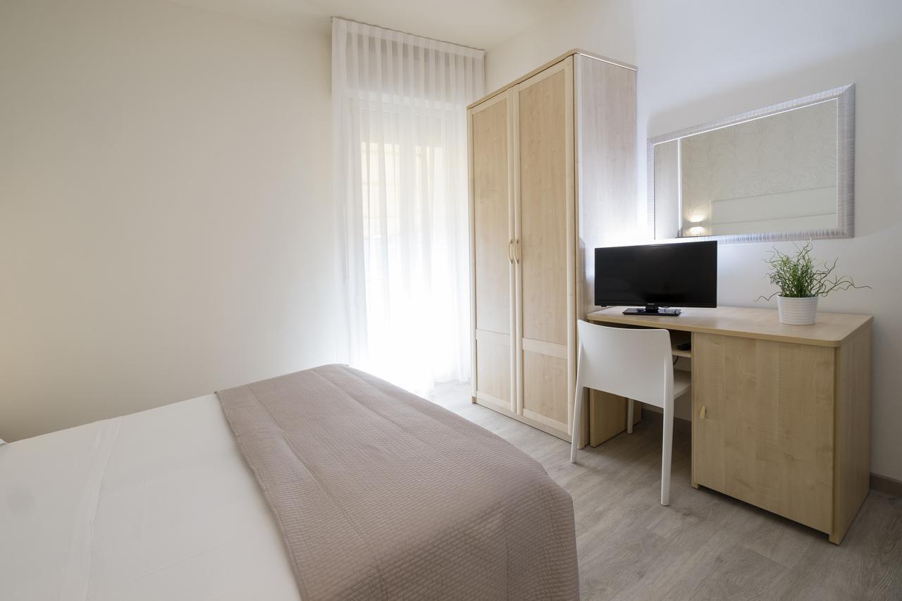 Hotel Constellation Римини Экстерьер фото